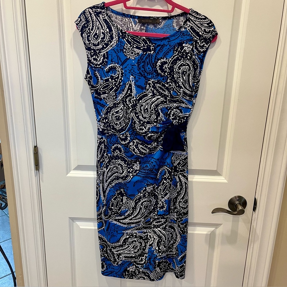 Women’s SZ S THE LIMITED Pullover Stretch Cap Slv Blue and Black Paisley Dress